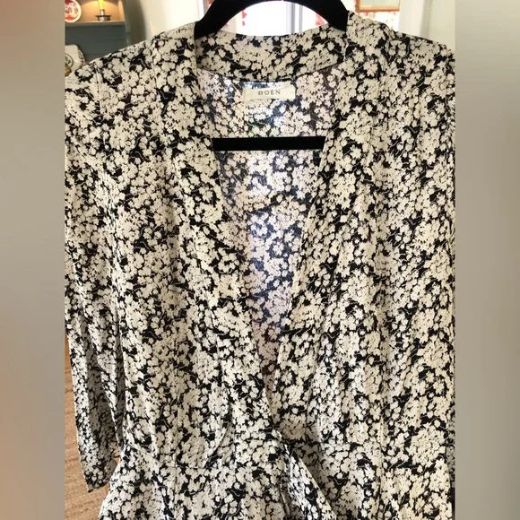 Doen Augusta Dress in Faded Queen Anne's Floral (minor spots) - Picture 10 of 16